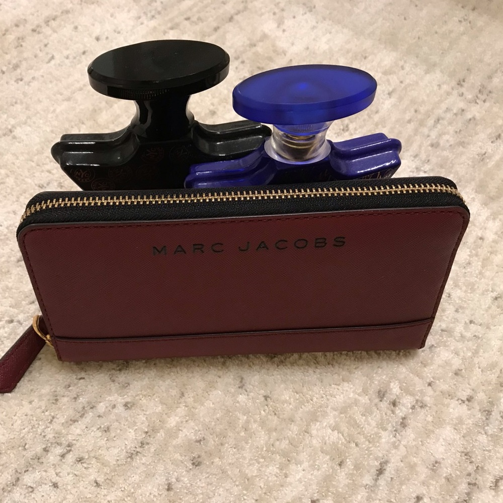 MARC JACOBS wallet.